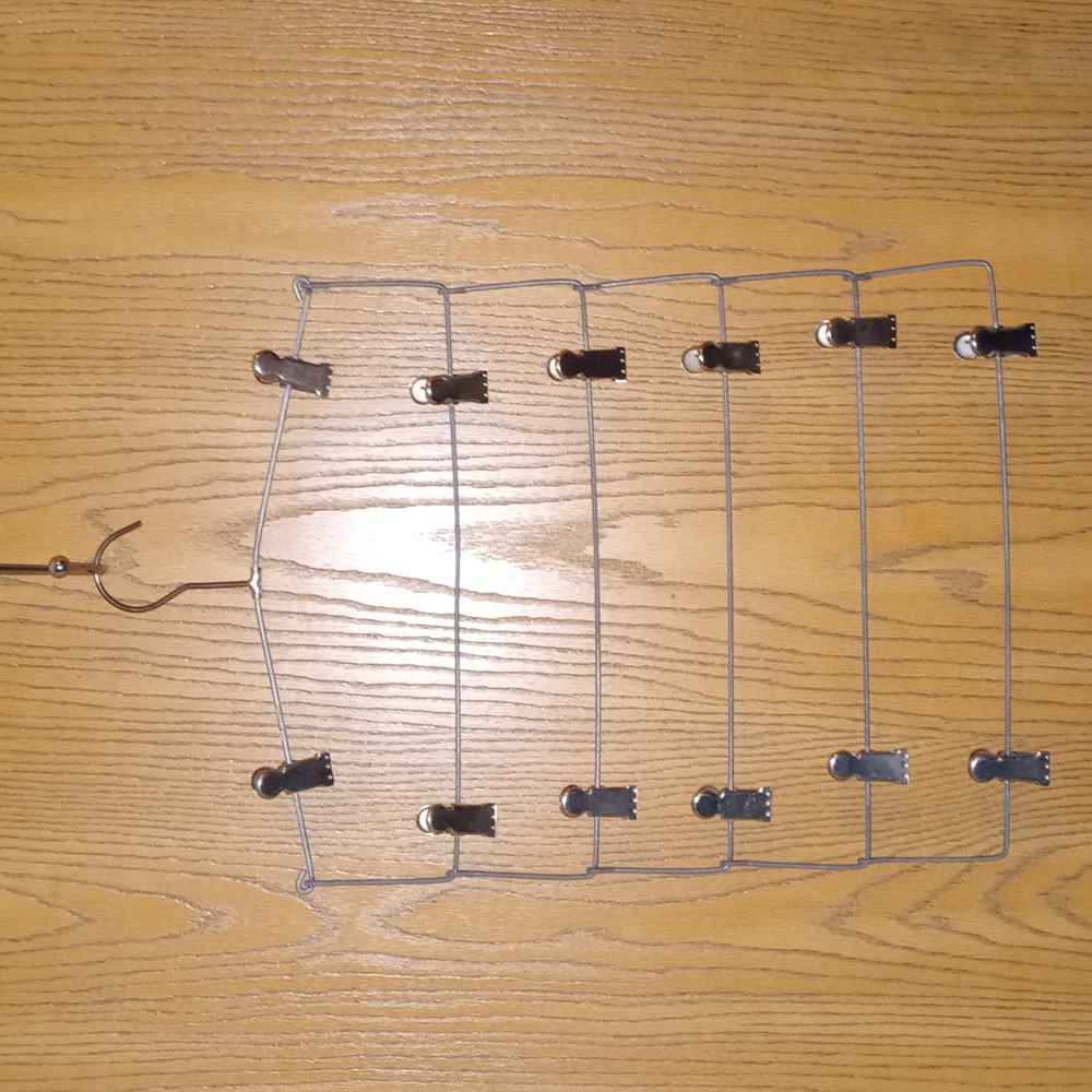 VINTAGE (6 pant) metal closet hanger
